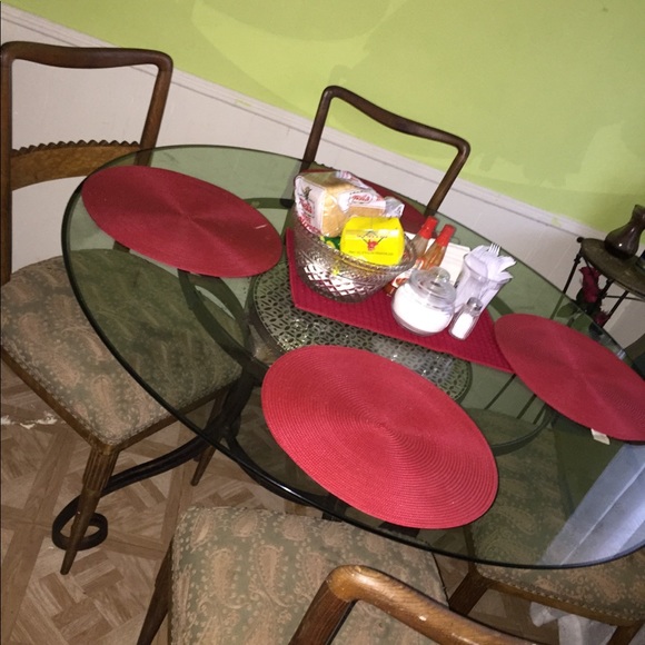 Dining table - Picture 3 of 4